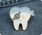 Insignia de alfiler con dientes de pirata para dentista