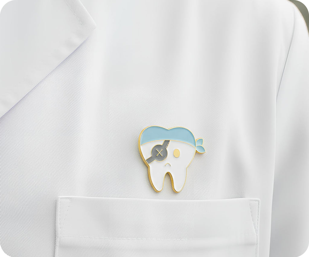 Insignia de alfiler con dientes de pirata para dentista