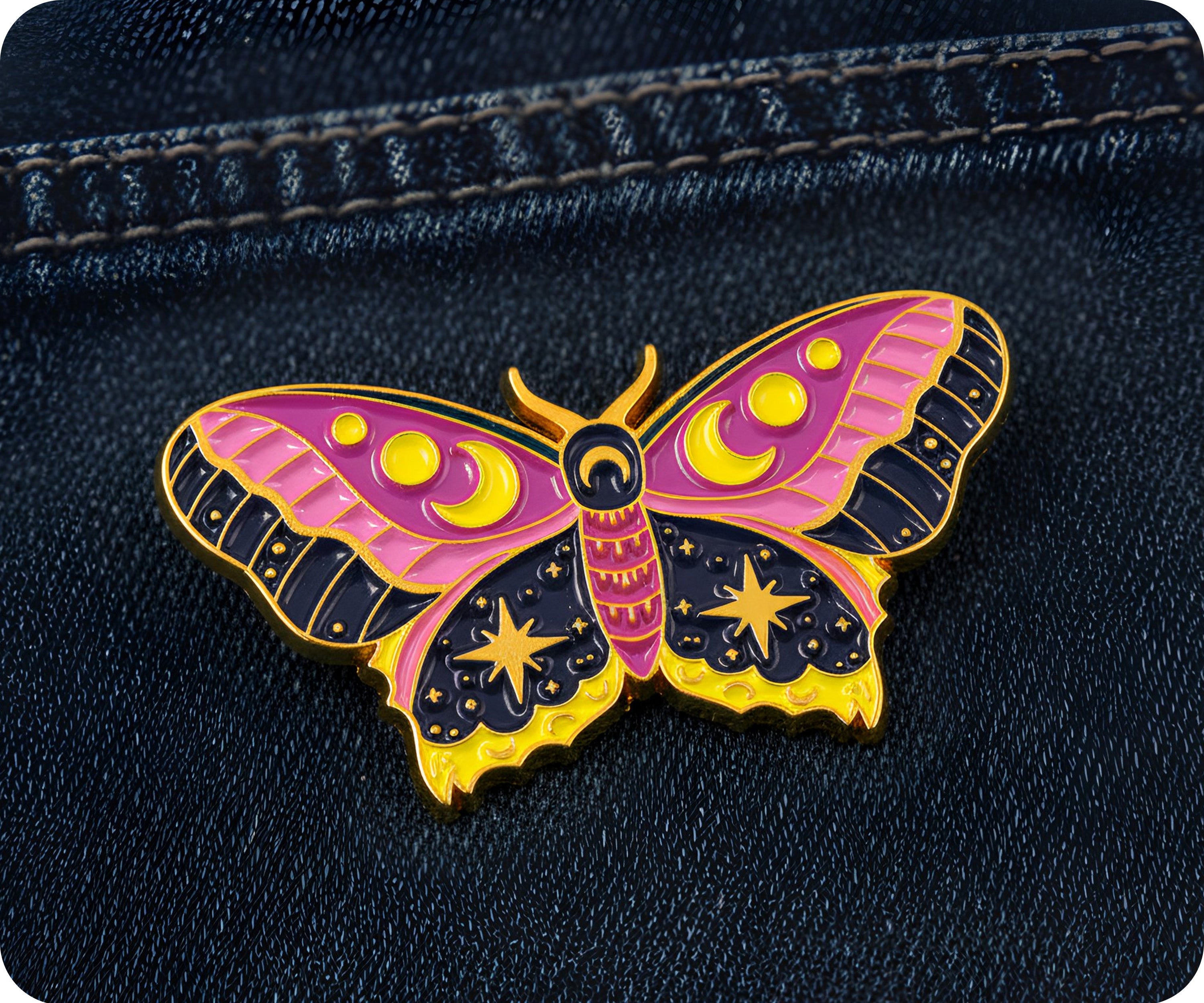 Insignia Pin Espiritual de Polilla Mariposa Mística Rosa y Morada Imagen secundaria del producto