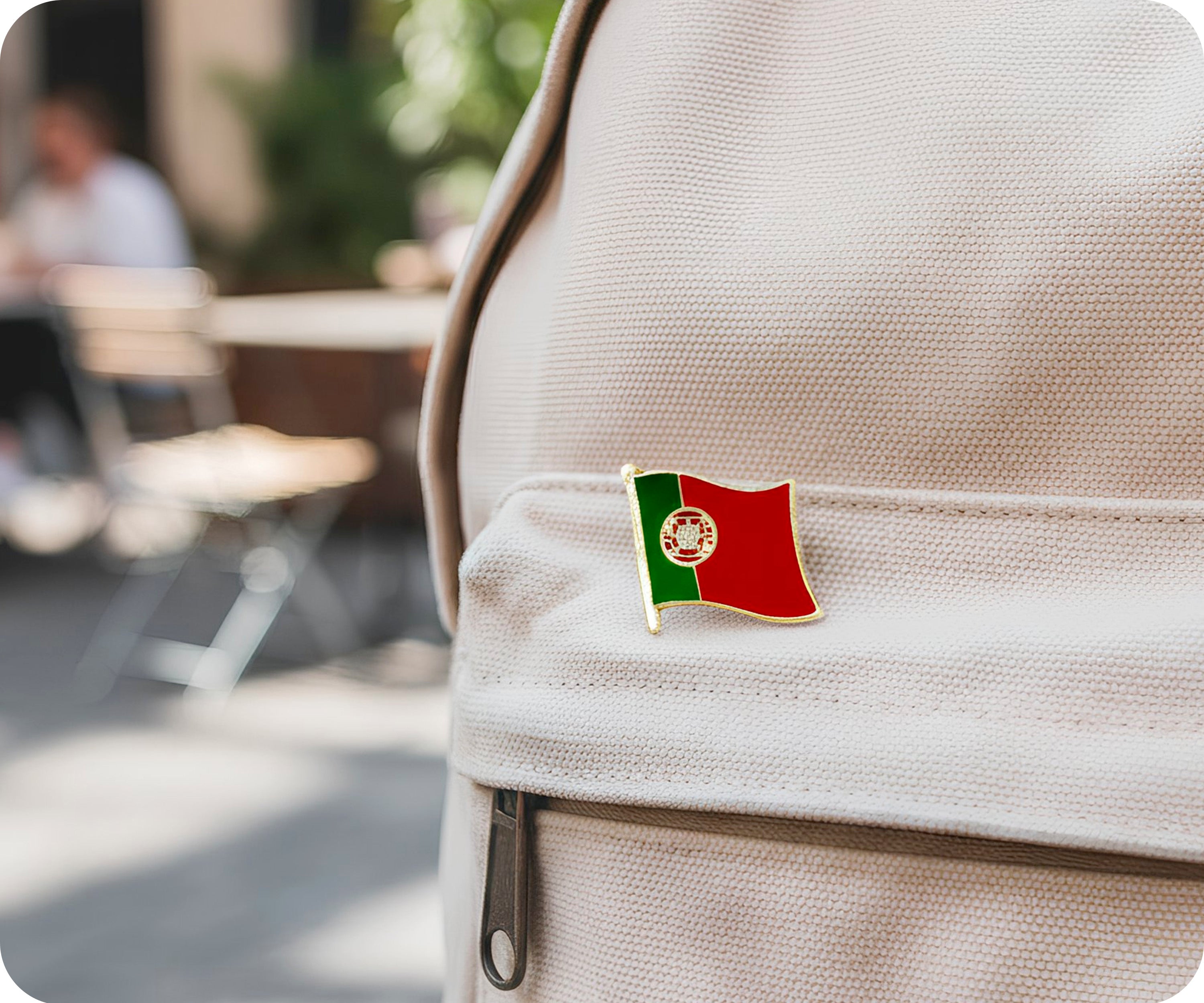 Pin con la bandera de Portugal Imagen secundaria del producto