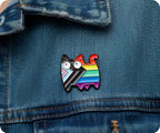 Insignia de pin LGBTQI+ de gato arcoíris Progress Pride