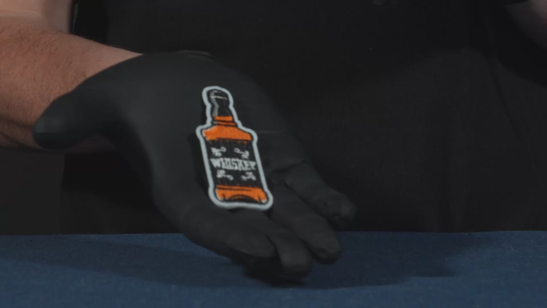 Parche termoadhesivo botella de whisky (8 x 3cm)