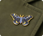 Insignia de alfiler espiritual de mariposa mística con purpurina morada