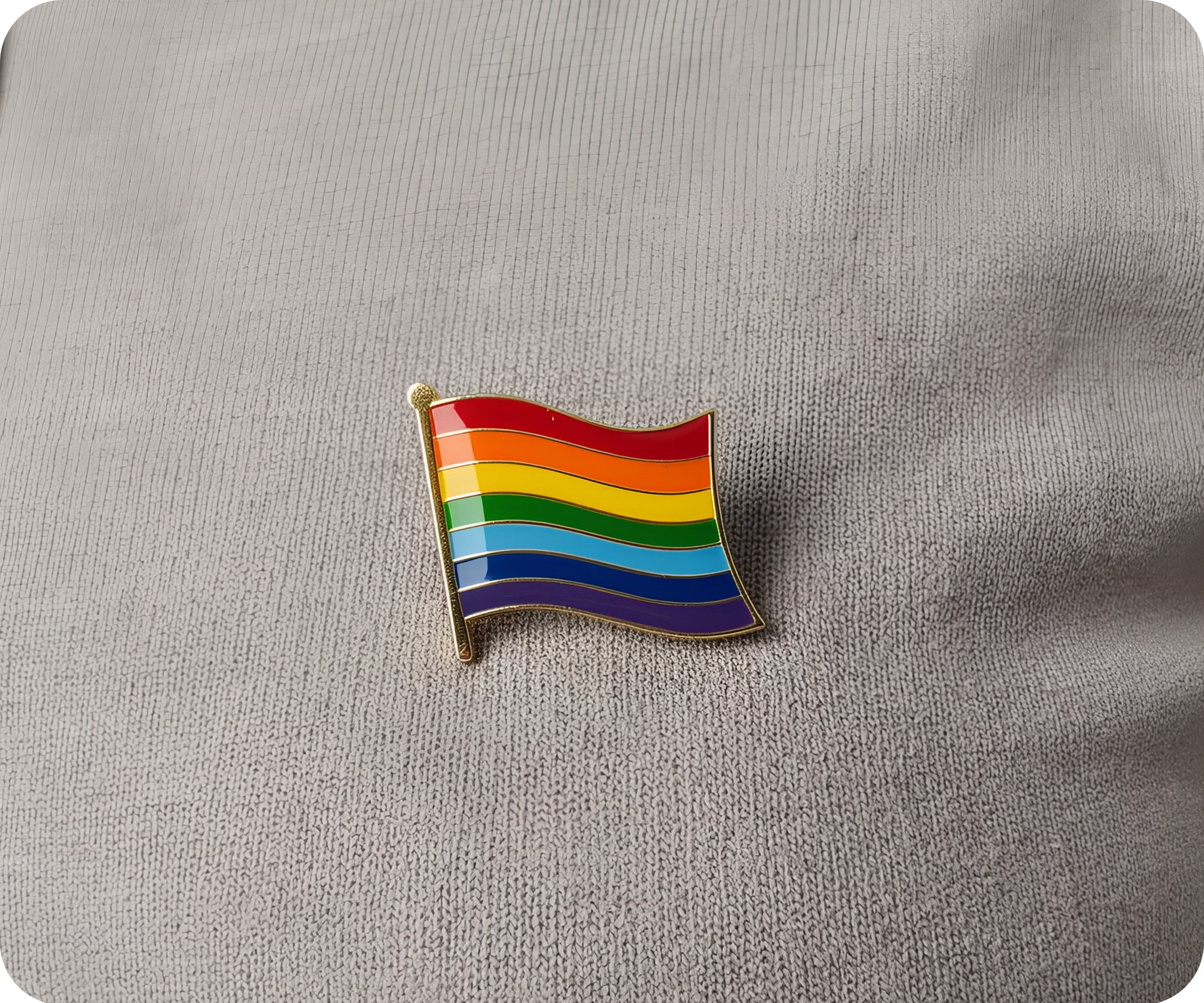 Pin con la bandera del arcoíris
