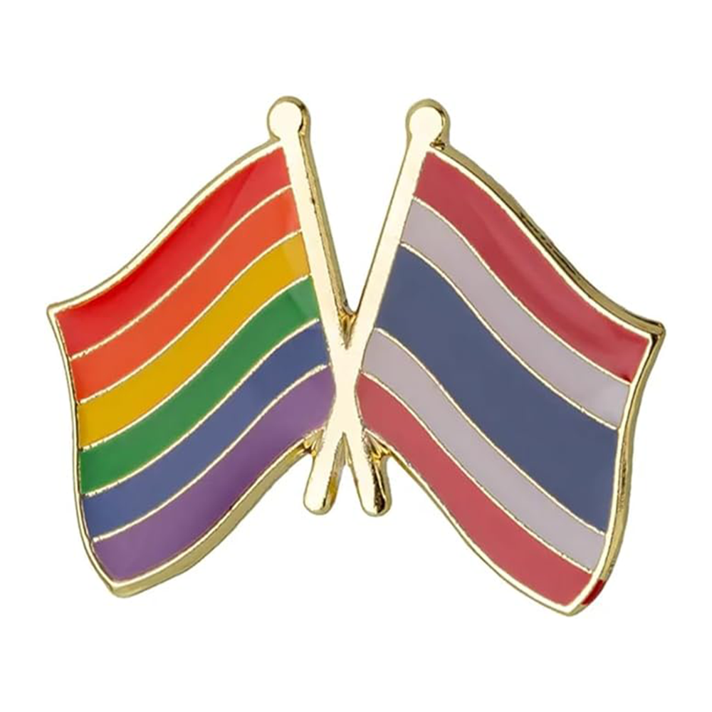 A colorful friendship pin badge with a butterfly clutch, featuring rainbow colors and national flags of South Korea and Thailand. Imagen principal del producto