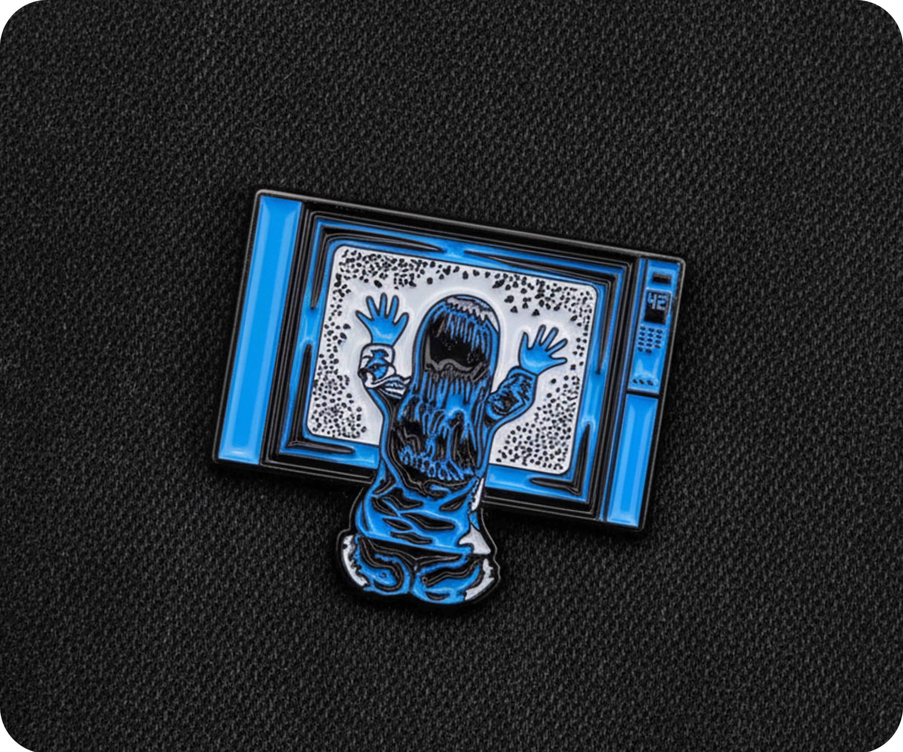 Película de fantasmas de anillo de televisión de terror Pin Insignia Imagen secundaria del producto