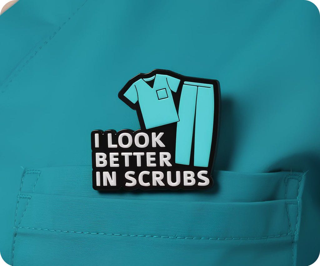 Me veo mejor en uniforme médico Pin con insignia de hospital
