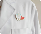 Insignia de pin de dentista de dientes de superhéroe