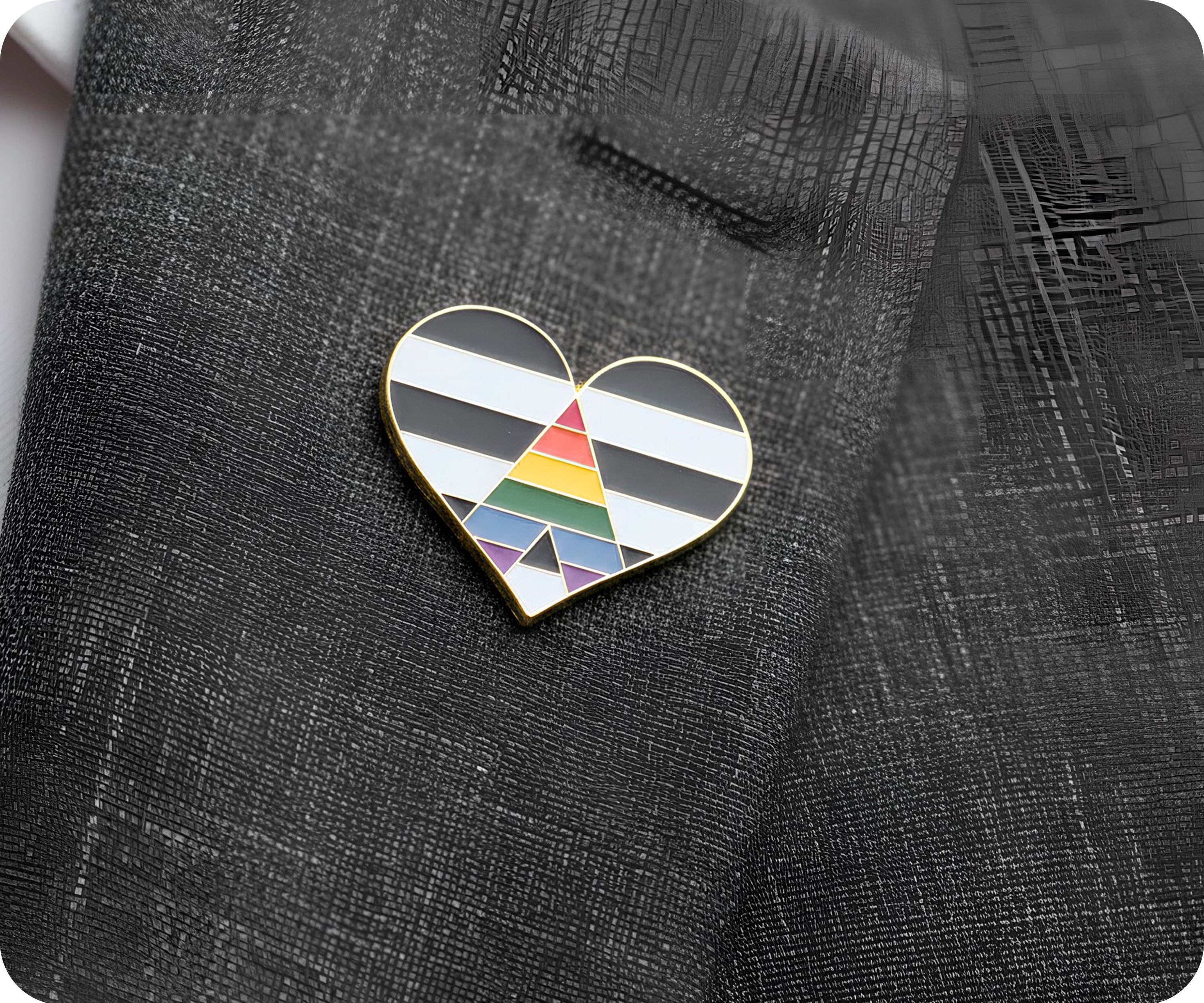 Pin con forma de corazón y bandera de Straight Ally Imagen secundaria del producto