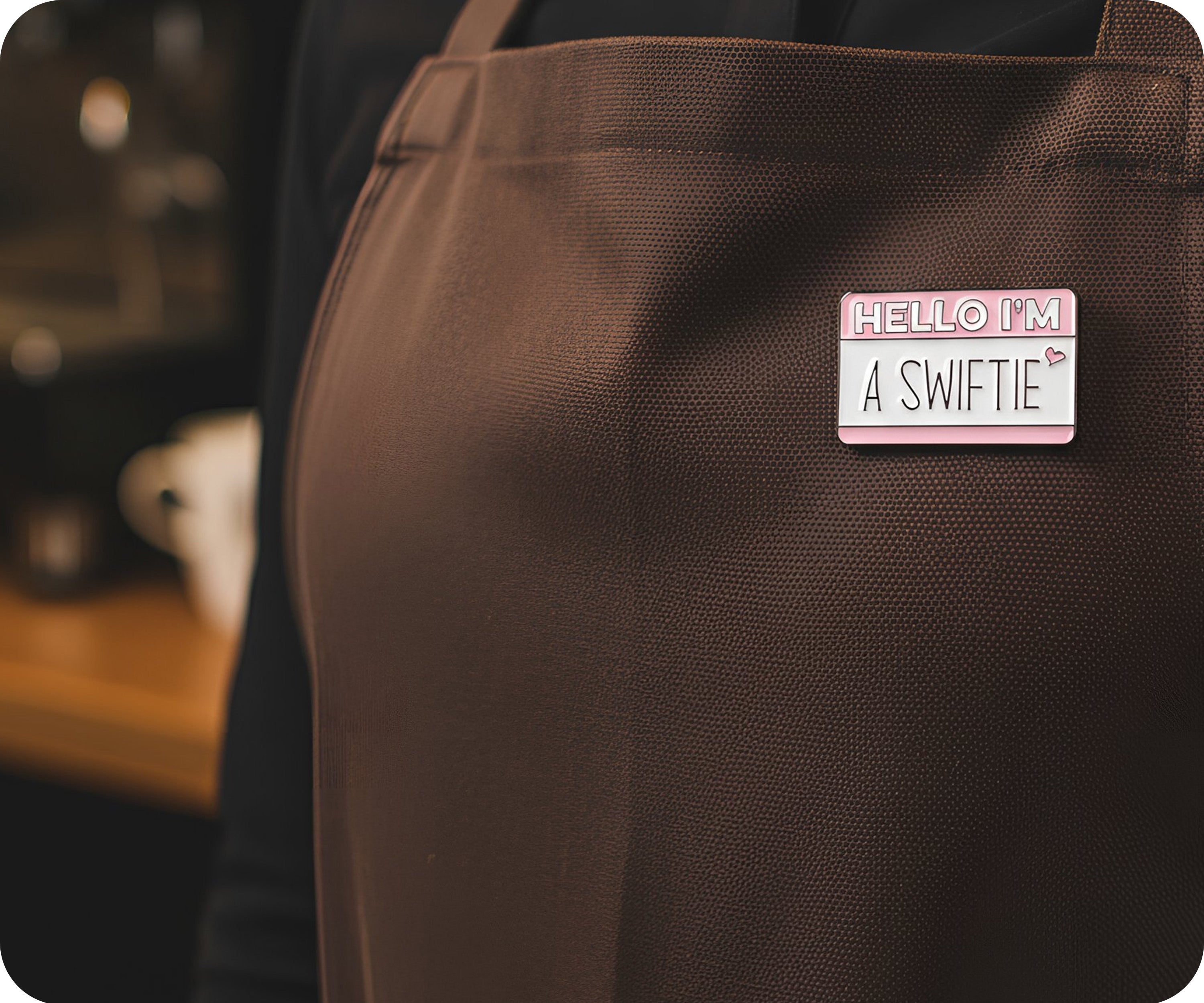 Hola, soy A Swiftie, chapa/pin Imagen secundaria del producto