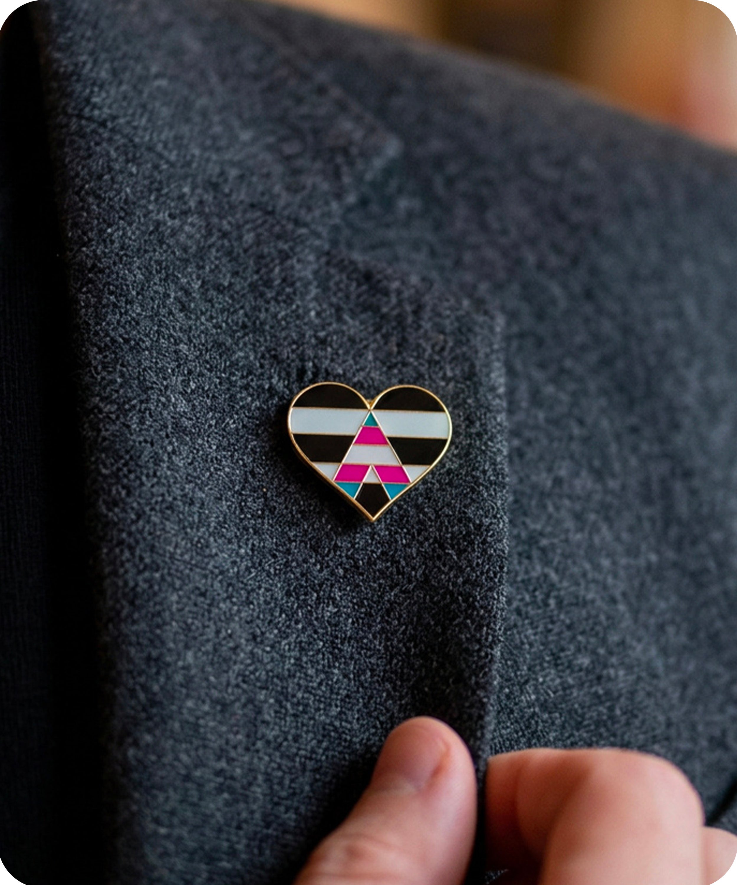 Trans Ally Pride Heart Enamel Pin Badge Imagen secundaria del producto