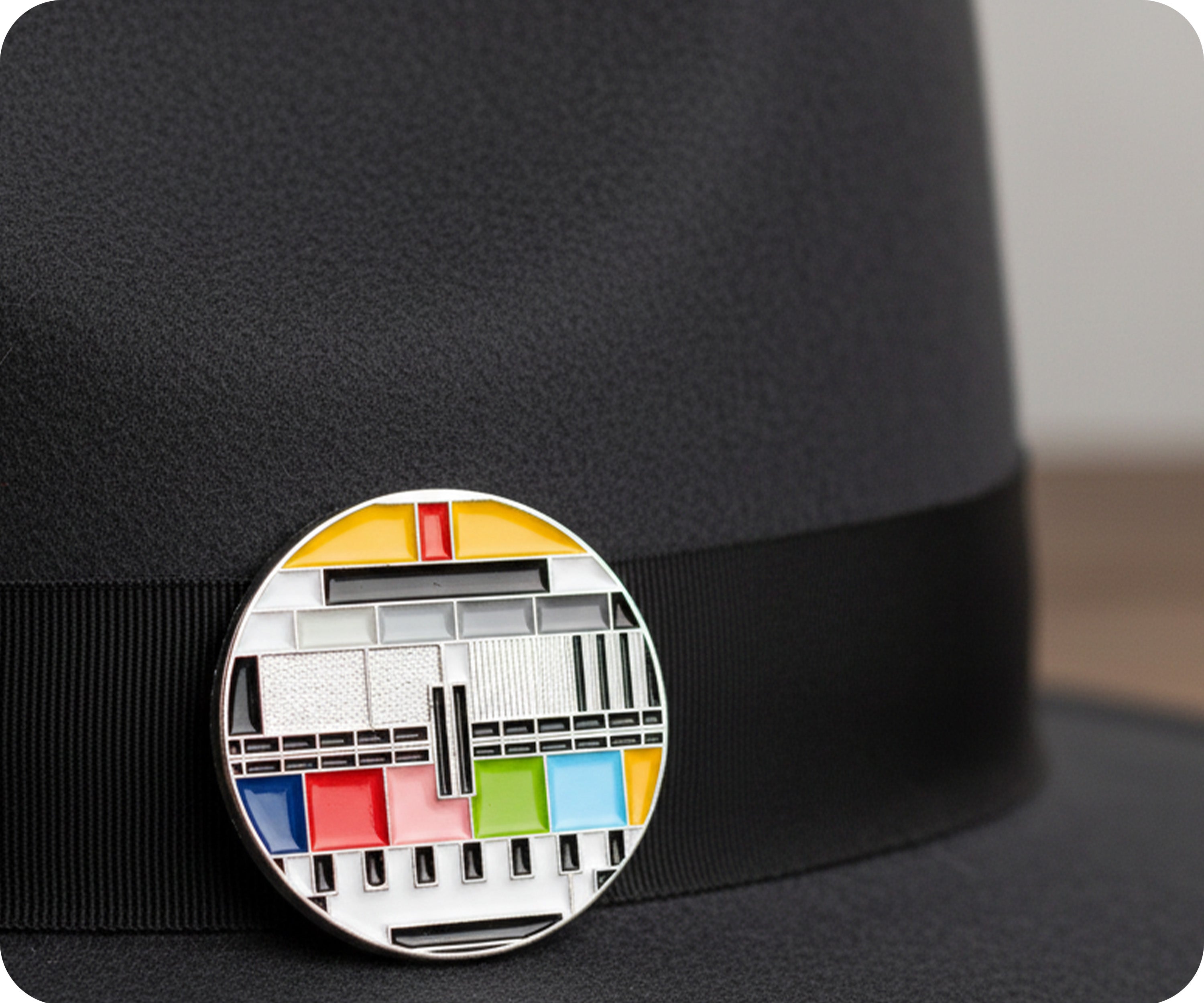 Round Vintage CRT TV Broadcast Colour Bars Pin Badge