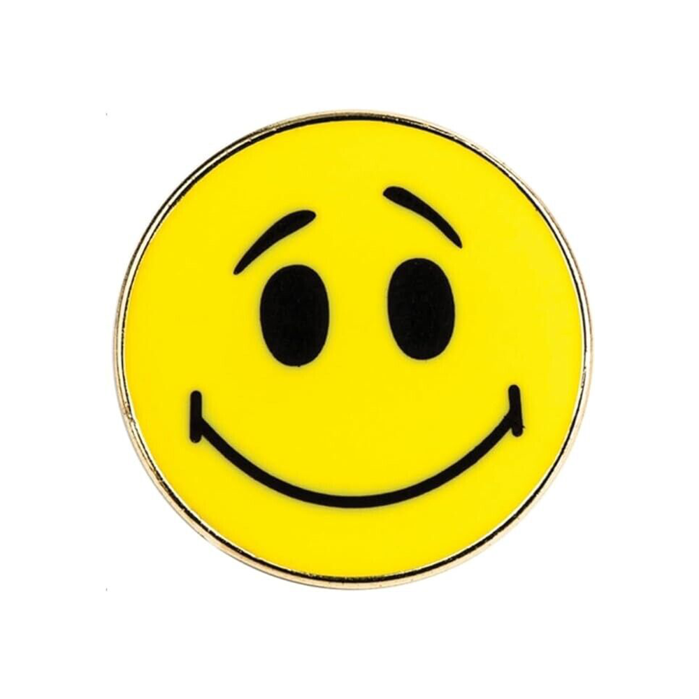 A round pin badge with a vibrant yellow background featuring a playful smily face design with black eyes and a curved mouth. Imagen principal del producto